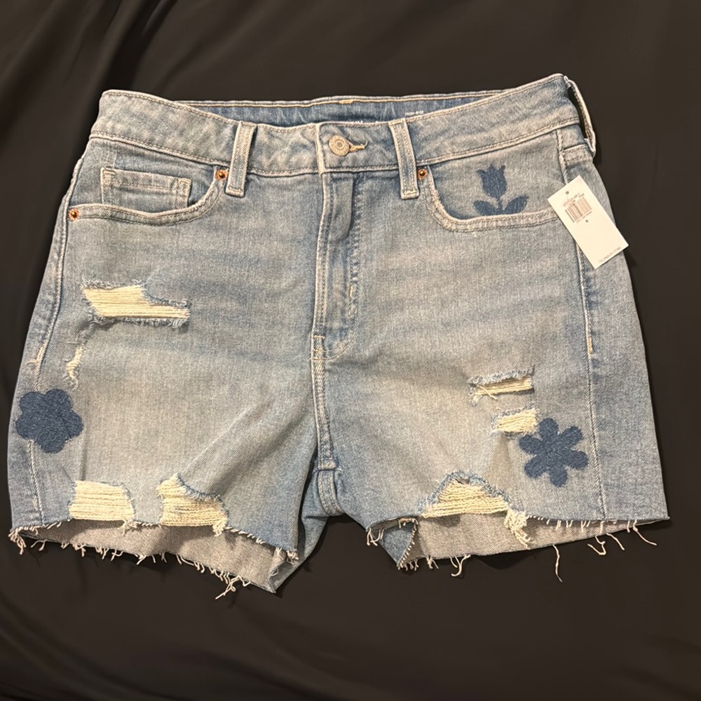 NWT! Old Navy Women’s Light Blue Jean Shorts with Floral Patches Size 6